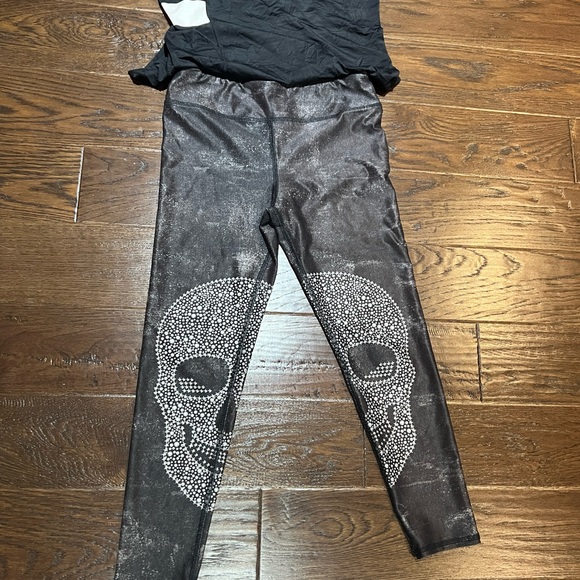 Black Skull Print leggings - Picture 3 of 6